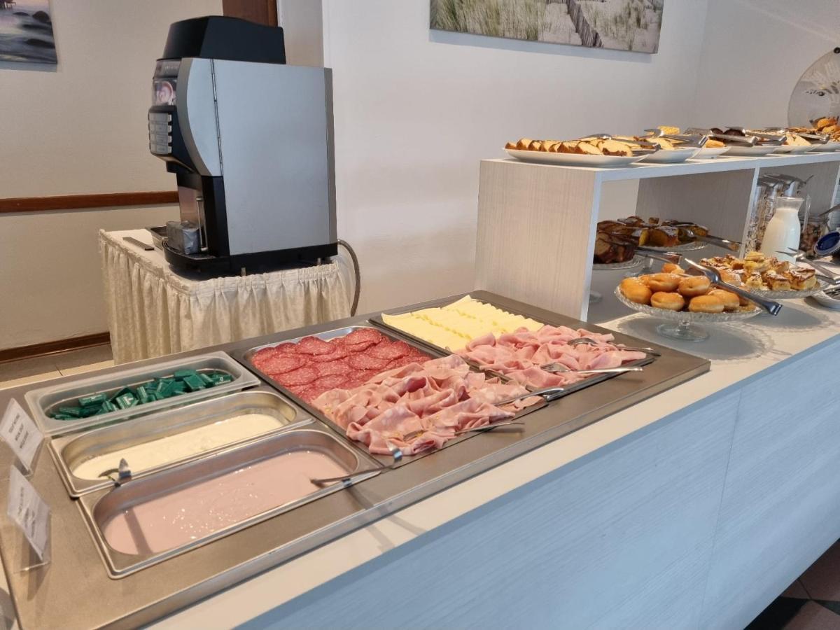 Hotel Serenella Lido di Jesolo Ngoại thất bức ảnh